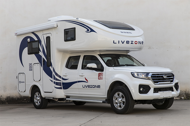 柴油四驅房車，這款還有超大床