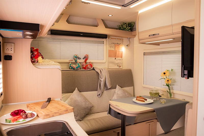 柴油四驅房車，這款還有超大床