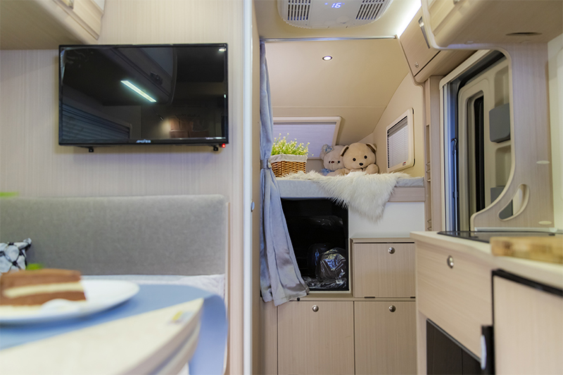 柴油四驅房車，這款還有超大床