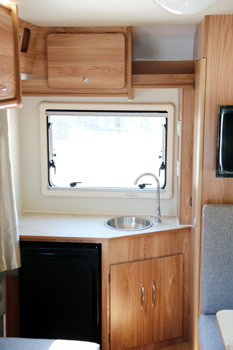 四驅(qū)、兩張超大床人床的房車，看這款