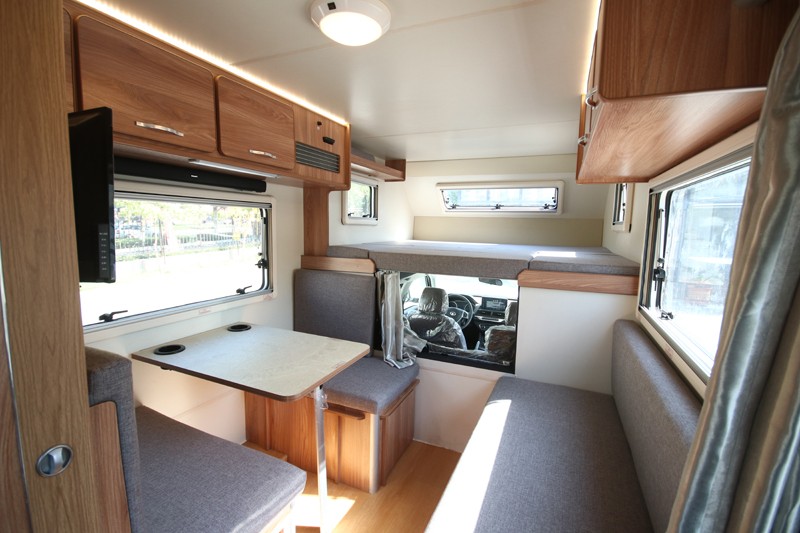 四驅(qū)、兩張超大床人床的房車，看這款