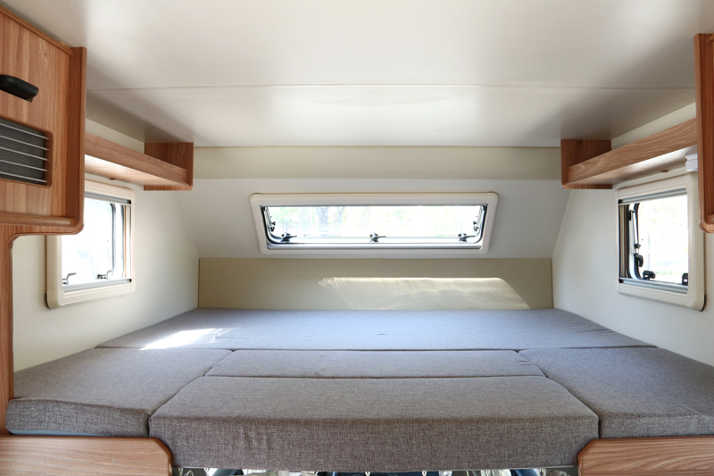 四驅(qū)、兩張超大床人床的房車，看這款