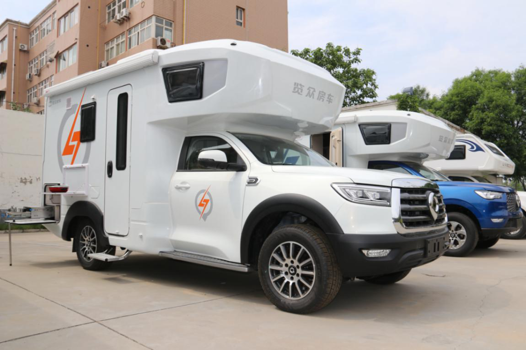 為自由著色！紅、白、藍、棕，你選哪一種？