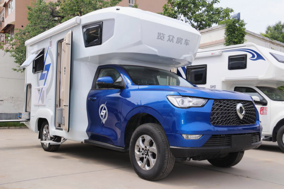 為自由著色！紅、白、藍、棕，你選哪一種？