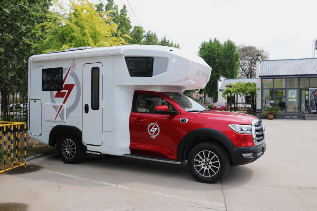 為自由著色！紅、白、藍、棕，你選哪一種？