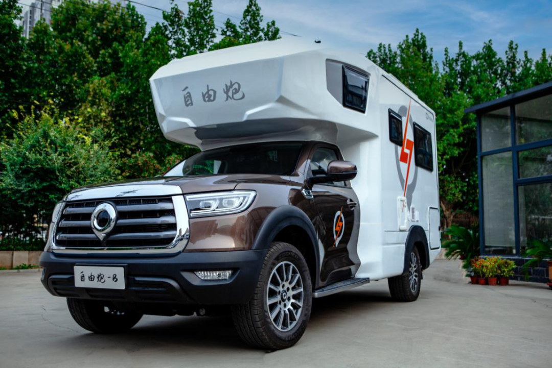 為自由著色！紅、白、藍、棕，你選哪一種？