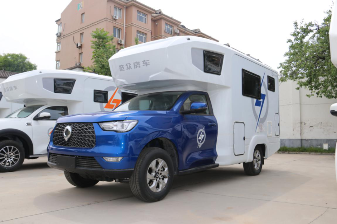 為自由著色！紅、白、藍、棕，你選哪一種？