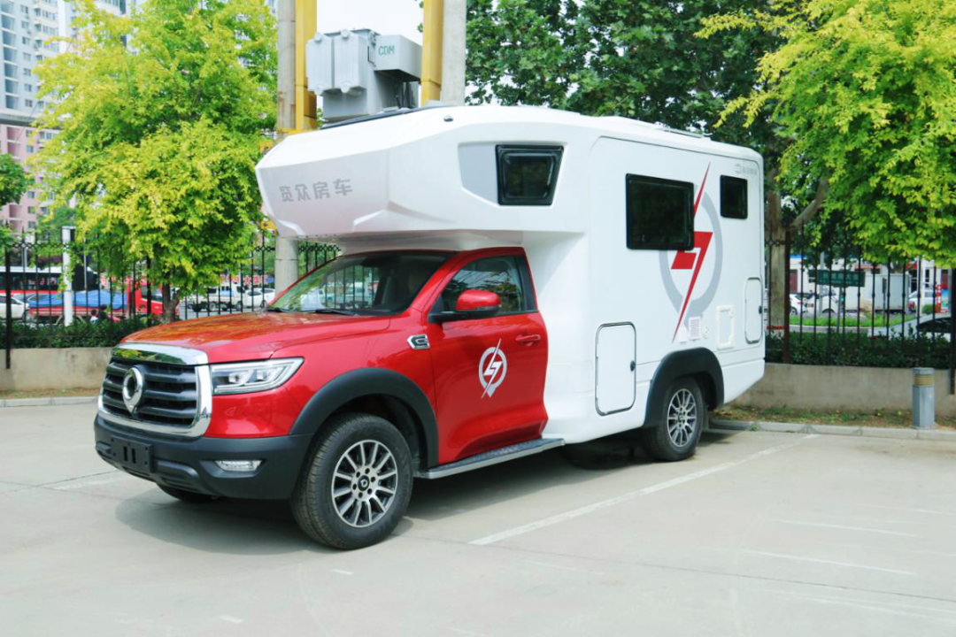 為自由著色！紅、白、藍、棕，你選哪一種？