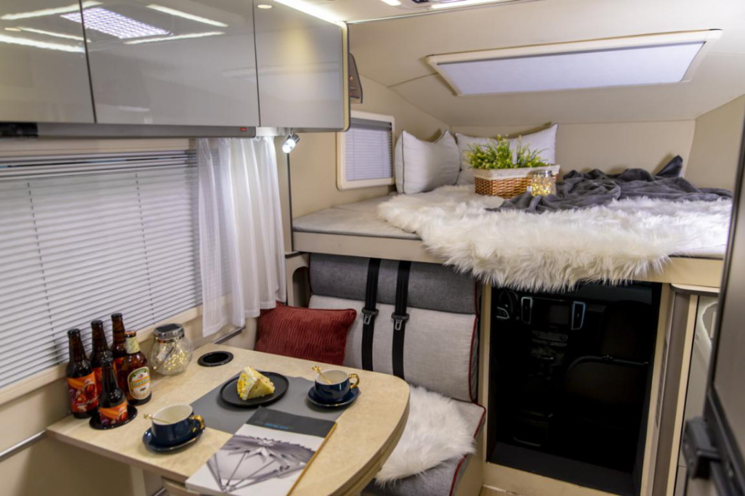 為自由著色！紅、白、藍、棕，你選哪一種？