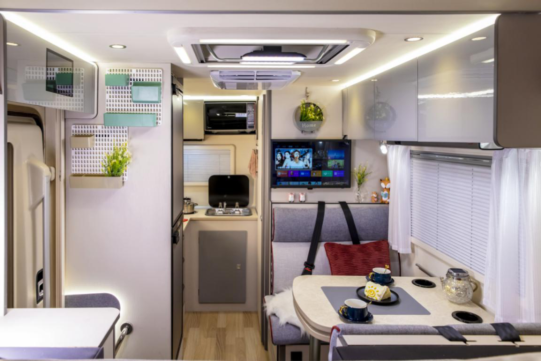 為自由著色！紅、白、藍、棕，你選哪一種？