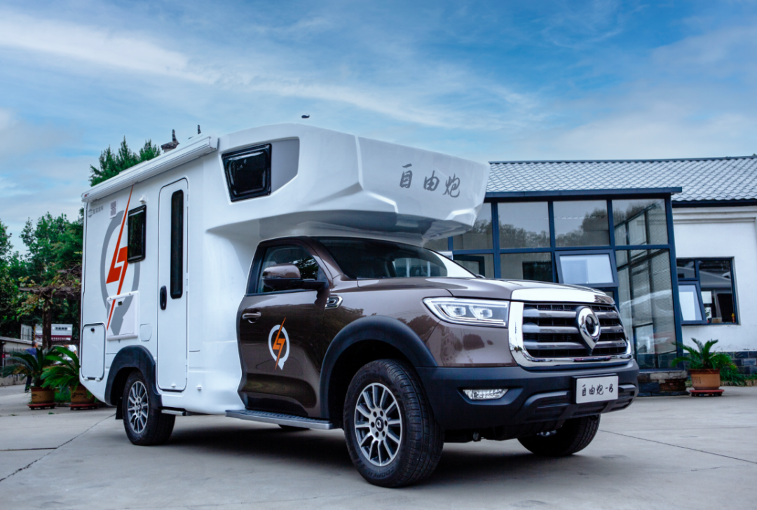 為自由著色！紅、白、藍、棕，你選哪一種？