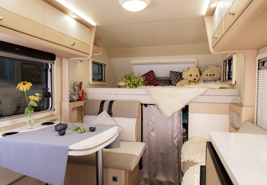 大床、大客廳得房車，四驅、動力好